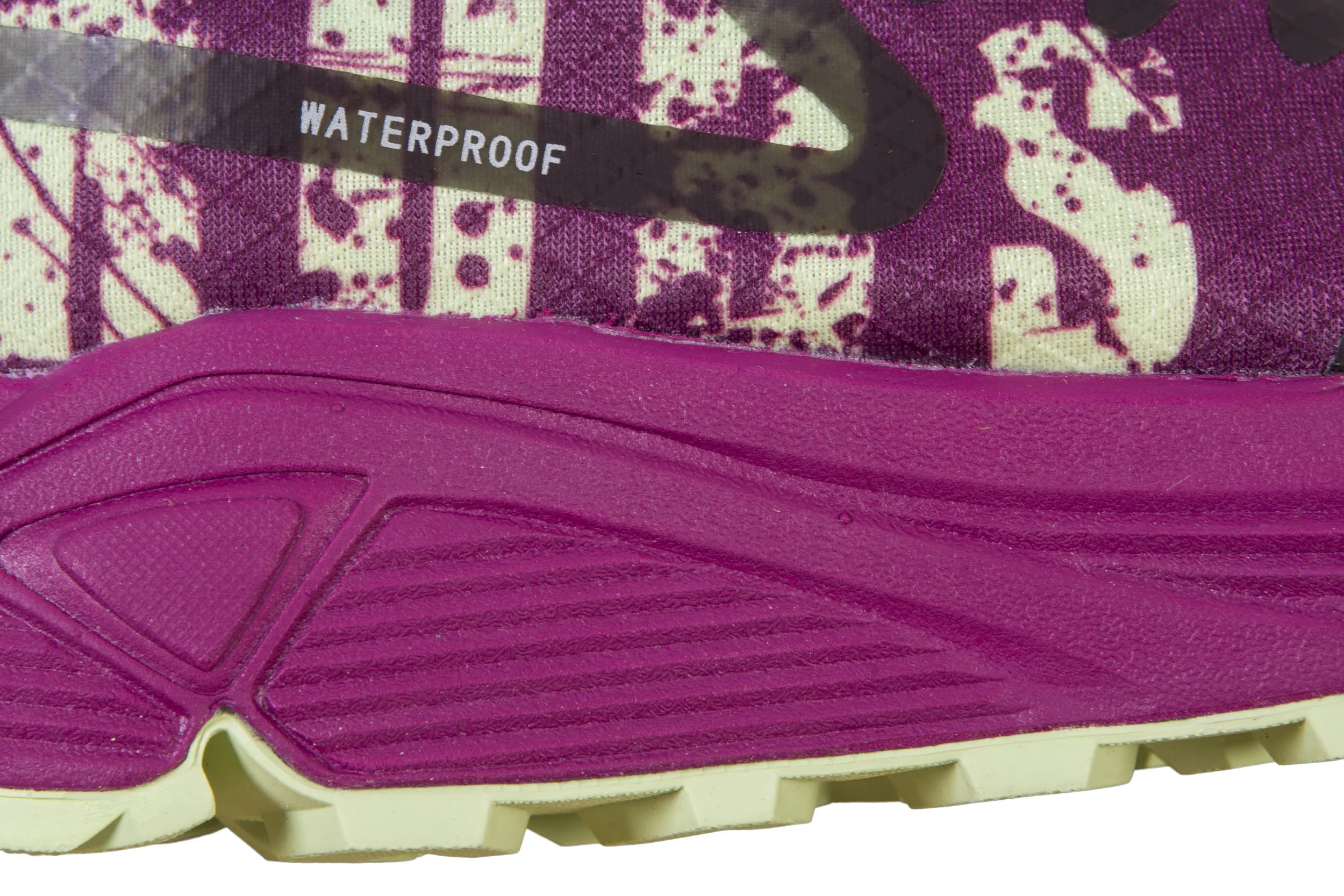 WATERPROOF! HYDROFUSE technology is lightweight, highly breathable and very waterproof.