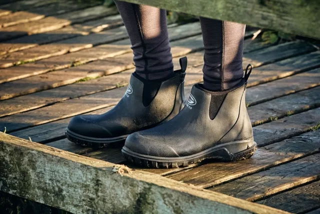 OMOTG Travel Reviews the SUPERLITE® Shoreline 4.0: "Boots for All Occasions"